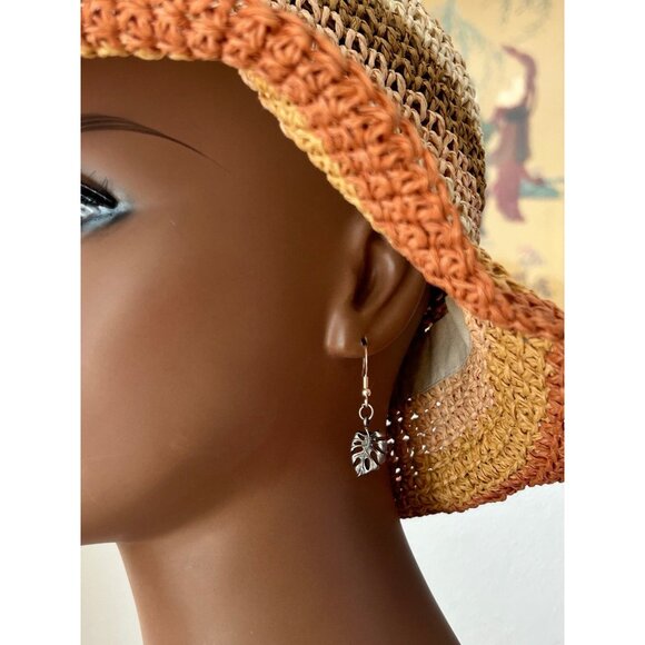 925 Hook Leaf Earrings - Picture 4 of 5